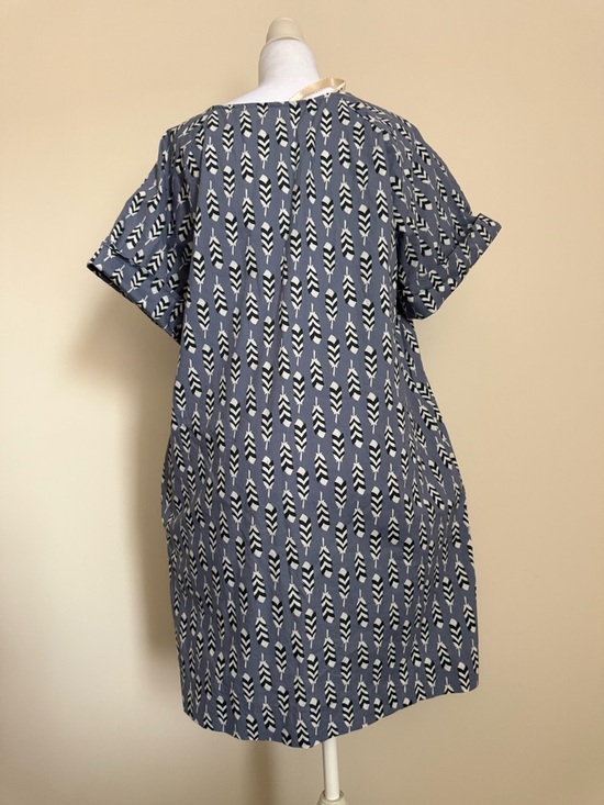 Uncle Frank Dresses & Skirts - Uncle Frank Blue and White Geometric Shift Dress size large EUC 100% cotton.